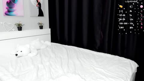 Caroline online show from December 6, 8:48 am