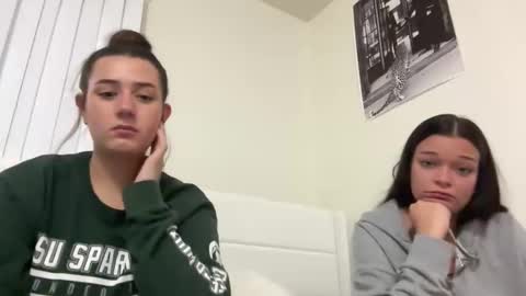 starqueenieee online show from October 29, 10:45 pm