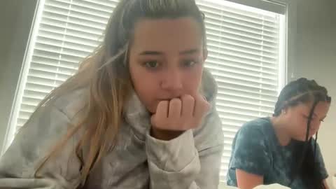 starqueenieee online show from February 14, 5:03 pm