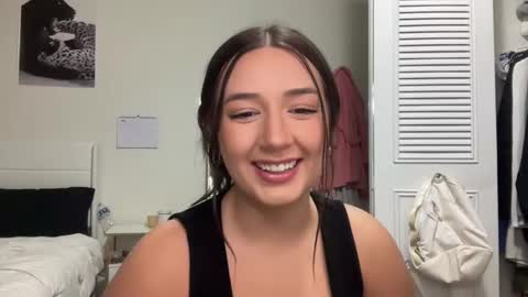 starqueenieee online show from October 27, 1:34 am