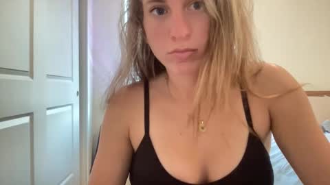 Snapshot of stassiethatsororitygirl chatting on March 3, 10:40 pm Stassiethatsororitygirl online show from March 3, 10:40 pm
