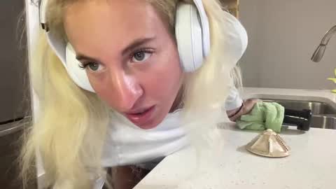 Snapshot of stassiethatsororitygirl chatting on September 16, 11:29 am Stassiethatsororitygirl online show from September 16, 11:29 am