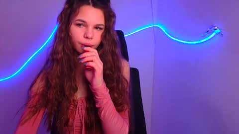 Snapshot of stasy_milk chatting on February 20, 7:01 am Stasy online show from February 20, 7:01 am