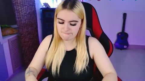 stef_nicks online show from September 20, 9:40 am