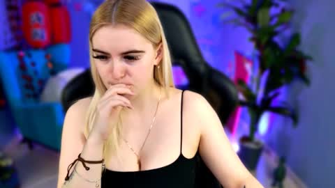 stef_nicks online show from February 16, 9:20 am