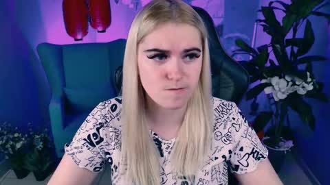 stef_nicks online show from November 6, 9:04 am