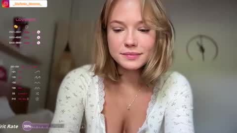 Stefanie online show from December 16, 1:55 am