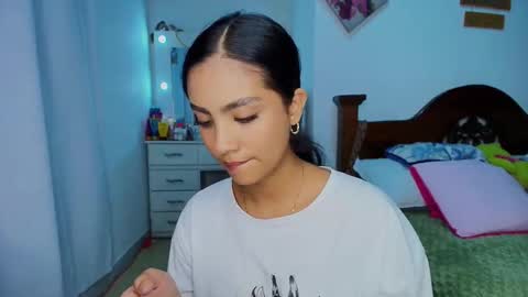 Im MiaIts my first day here  online show from October 18, 2:03 am