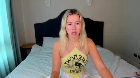 Stefany and Bettany online show from February 18, 3:05 am