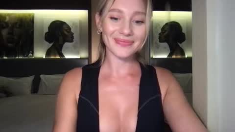 Stella online show from October 17, 2:31 pm