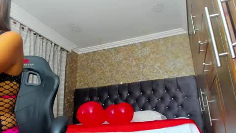 Snapshot of stella_xue chatting on February 15, 8:01 pm Estella online show from February 15, 8:01 pm