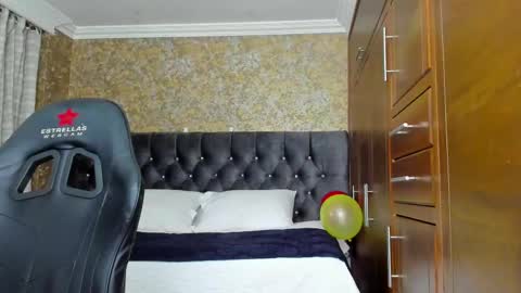 Snapshot of stella_xue chatting on March 5, 8:12 pm Estella online show from March 5, 8:12 pm