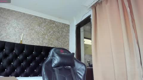 Snapshot of stella_xue chatting on March 8, 2:27 pm Estella online show from March 8, 2:27 pm