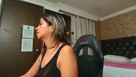 Snapshot of stella_xue chatting on September 8, 7:35 pm Estella online show from September 8, 7:35 pm