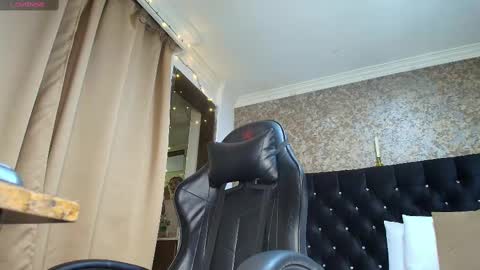 Snapshot of stella_xue chatting on March 7, 12:01 pm Estella online show from March 7, 12:01 pm