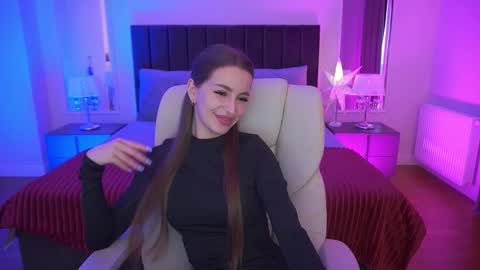 stellahoneywell online show from February 11, 2:18 pm