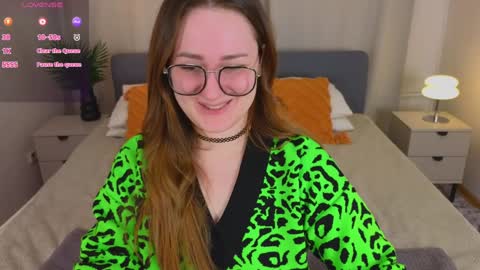 Snapshot of steph_sweet chatting on December 12, 9:58 pm Emma online show from December 12, 9:58 pm