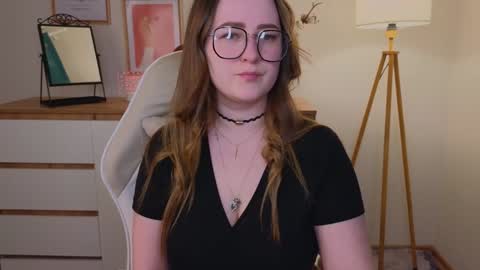 Snapshot of steph_sweet chatting on December 6, 10:18 pm Emma online show from December 6, 10:18 pm