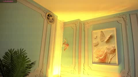 Snapshot of stephania_diamond chatting on October 14, 2:14 am online show from October 14, 2:14 am