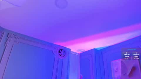 Snapshot of stephania_diamond chatting on October 31, 2:57 am online show from October 31, 2:57 am