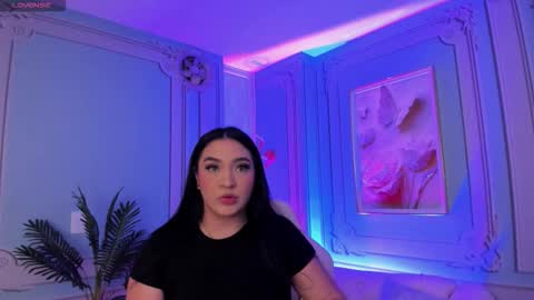 Snapshot of stephania_diamond chatting on October 28, 2:28 am online show from October 28, 2:28 am