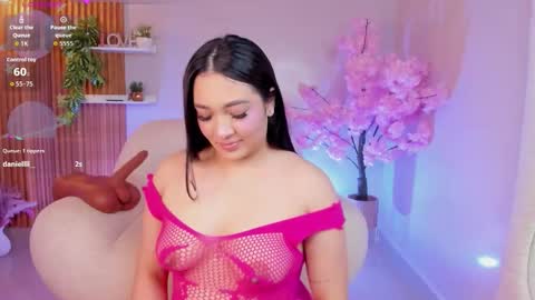 Snapshot of stephania_diamond chatting on September 20, 3:27 am online show from September 20, 3:27 am