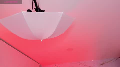 Snapshot of stephania_diamond chatting on December 19, 2:23 am online show from December 19, 2:23 am