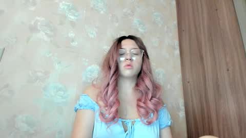 stephanie_hillss online show from September 10, 7:30 am