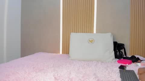 Snapshot of stephany_summer chatting on October 28, 4:29 am Stephany online show from October 28, 4:29 am