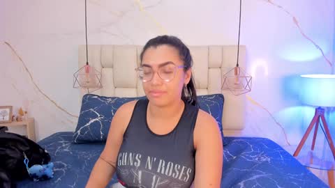 Snapshot of stephanysc chatting on December 19, 9:49 pm Stefanny online show from December 19, 9:49 pm