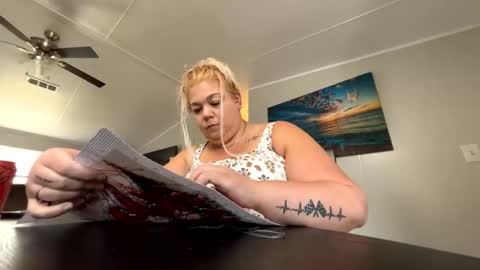 stitch_liss online show from May 16, 8:41 pm