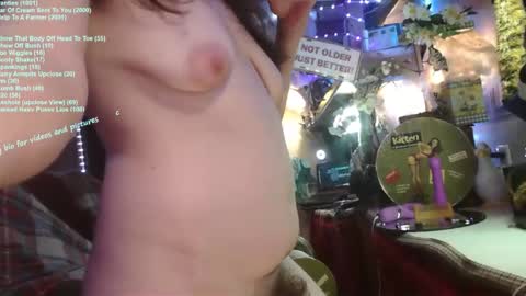 Snapshot of stonykat chatting on October 29, 3:44 am Stony Kat online show from October 29, 3:44 am