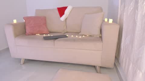 Snapshot of stormi___1 chatting on December 12, 6:47 am Zoe -INDEPENDENT MODEL online show from December 12, 6:47 am