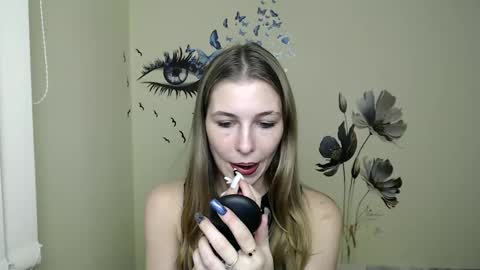 Amalia online show from December 5, 1:17 pm