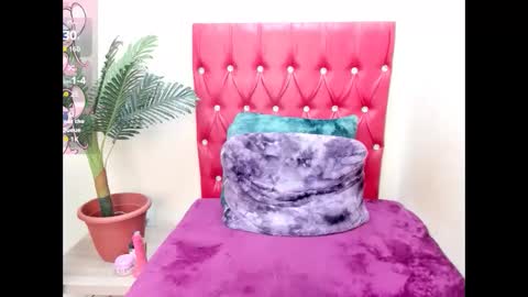 strawberry_lipz online show from September 29, 4:28 am