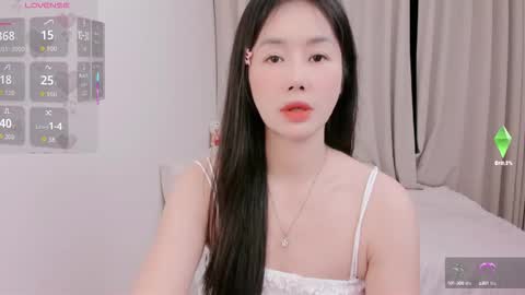 Snapshot of strawberry_loveee chatting on October 9, 4:00 pm strawberry_loveee online show from October 9, 4:00 pm