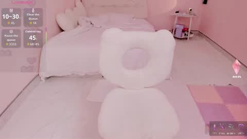 Snapshot of strawberry_loveee chatting on September 17, 4:05 pm strawberry_loveee online show from September 17, 4:05 pm