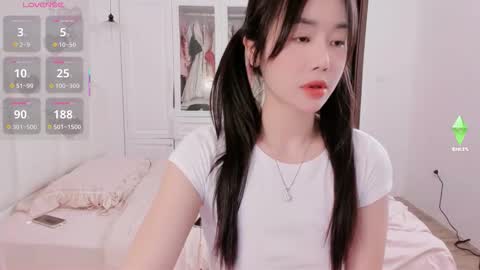 Snapshot of strawberry_loveee chatting on October 16, 5:43 am strawberry_loveee online show from October 16, 5:43 am