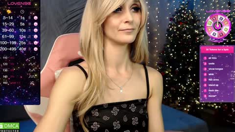 Snapshot of strongalice chatting on December 18, 10:46 pm The best athletic body on the site online show from December 18, 10:46 pm