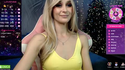 Snapshot of strongalice chatting on December 27, 10:16 pm The best athletic body on the site online show from December 27, 10:16 pm