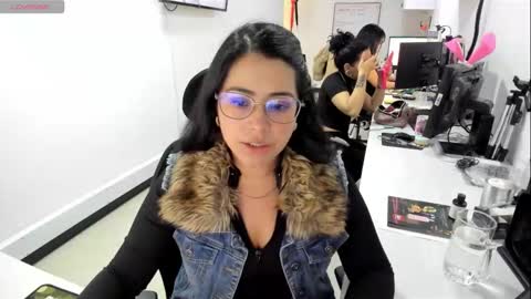 Snapshot of studcb_ chatting on October 27, 4:35 pm studcb_ online show from October 27, 4:35 pm