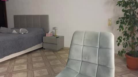 Snapshot of stuzy_pussy chatting on October 6, 5:29 pm stuzy_pussy online show from October 6, 5:29 pm