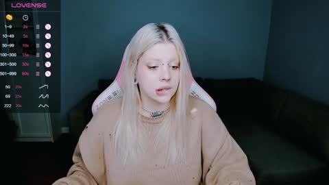 Snapshot of succubus_leslie chatting on December 25, 3:06 pm succubus_leslie online show from December 25, 3:06 pm