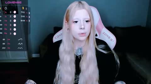 Snapshot of succubus_leslie chatting on September 9, 11:04 pm succubus_leslie online show from September 9, 11:04 pm