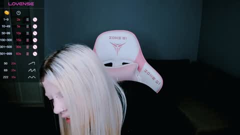 Snapshot of succubus_leslie chatting on January 24, 3:24 pm succubus_leslie online show from January 24, 3:24 pm