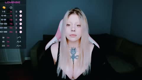 Snapshot of succubus_leslie chatting on March 4, 11:19 am succubus_leslie online show from March 4, 11:19 am