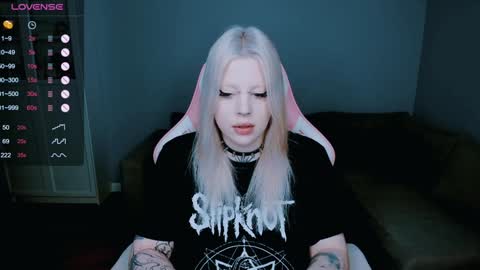 Snapshot of succubus_leslie chatting on December 3, 9:53 am succubus_leslie online show from December 3, 9:53 am