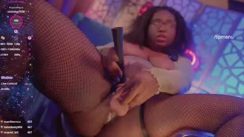 Snapshot of succubus_rosemilk chatting on October 10, 2:05 am Succubus RoseMilk online show from October 10, 2:05 am