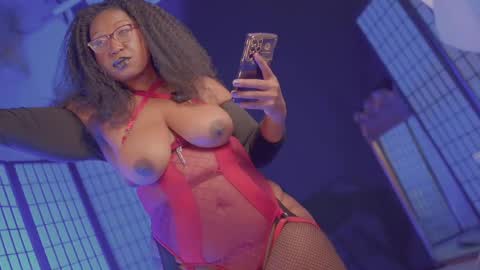 Snapshot of succubus_rosemilk chatting on October 23, 3:56 am Succubus RoseMilk online show from October 23, 3:56 am