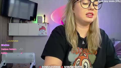 suchcute_ online show from February 7, 4:27 am